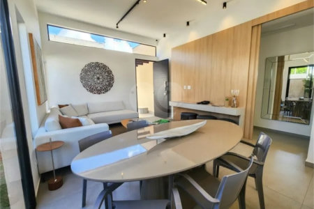 Casa à venda com 3 quartos, sendo 1 suíte, no condomínio Consoli Residencial, Atibaia - SP