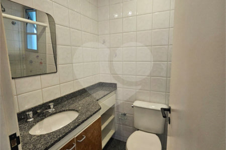 Apartamento à venda com 3 quartos, sendo 1 suíte, em Vila Gumercindo, São Paulo, SP