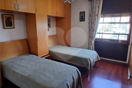 Sobrado à venda com 4 quartos, sendo 2 suítes, em Jardim Leonor, São Paulo, SP