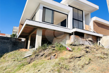Casa à venda com 3 suítes no condomínio Residencial Green Ville, Rio de Janeiro - RJ
