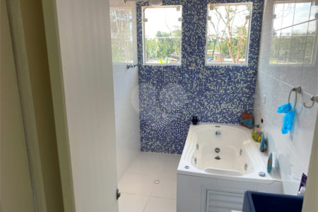 Casa à venda com 5 quartos, sendo 1 suíte,  em Boraceia, Bertioga, SP