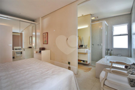 Casa à venda com 3 quartos, sendo 1 suíte, em Vila Mariana, São Paulo, SP