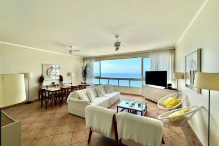 Apartamento Residencial à venda, Pitangueiras, Guarujá - AP0768.