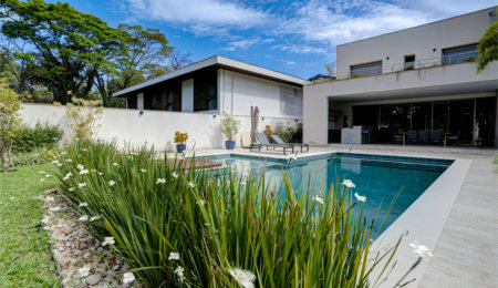 Casa à venda com 5 suítes em Jardim Cordeiro, São Paulo, SP