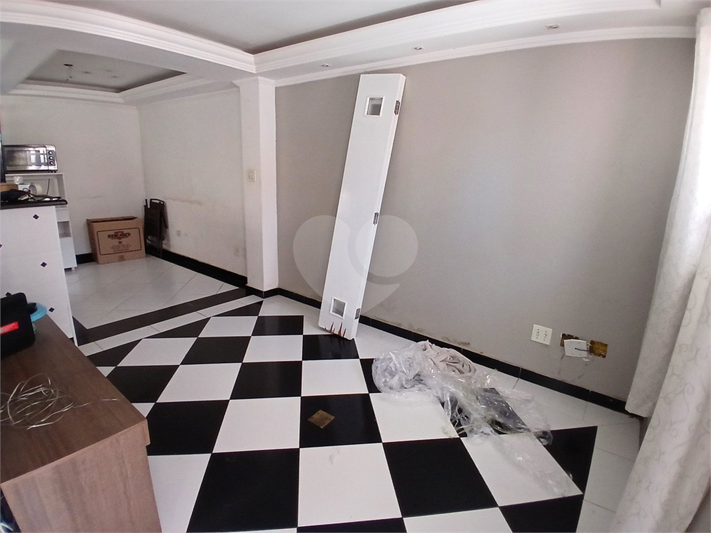 Sobrado à venda com 8 quartos, sendo 2 suítes, em Tremembé, São Paulo, SP