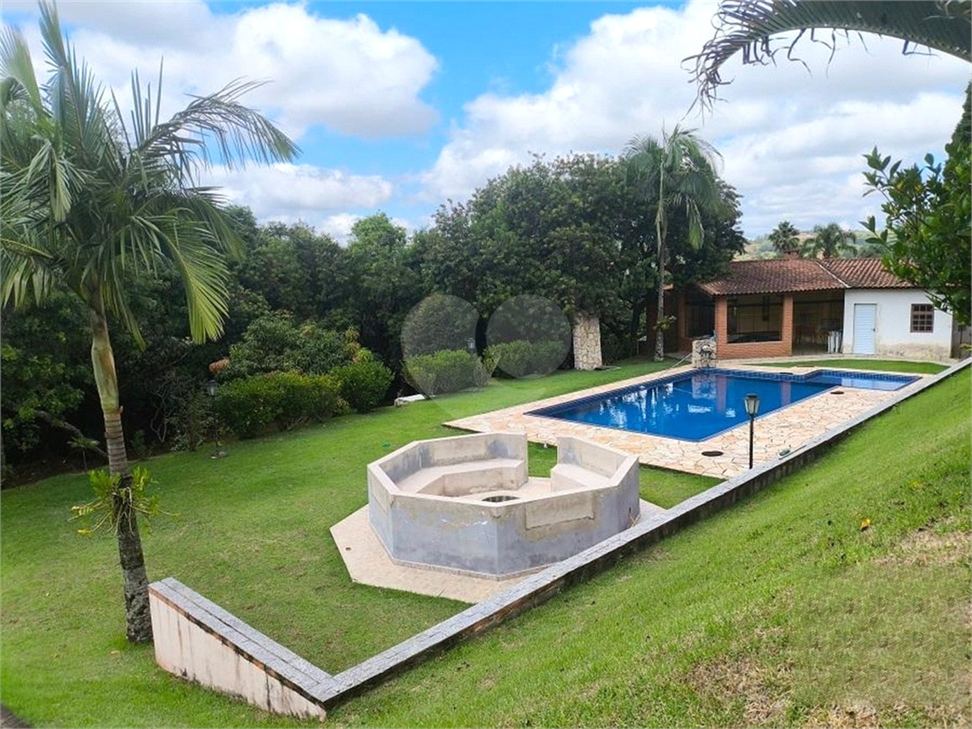 Casa à venda com 3 suítes no condomínio Granja Verediana, Ibiúna - SP