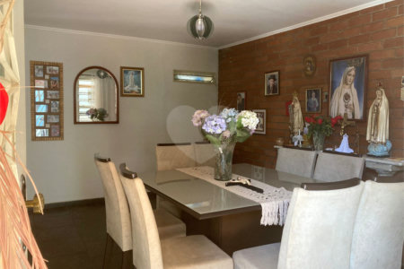 Vende-se excelente casa próxima ao Centro