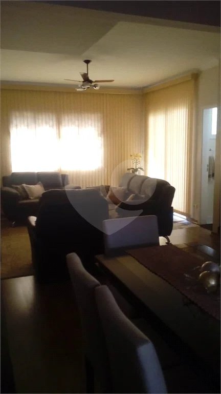 Casa à venda com 5 quartos, sendo 4 suítes, no condomínio Village St. Louis, São Paulo - SP