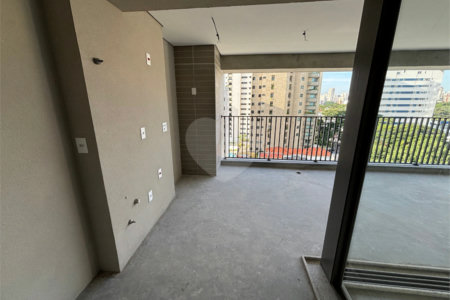 Apartamento à venda com 3 suítes em Moema, São Paulo, SP