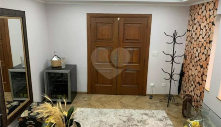 Sobrado à venda ou para alugar com 6 quartos, sendo 2 suítes,  em Bosque da Saúde, São Paulo, SP