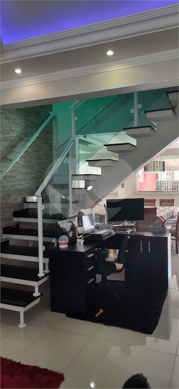 Casa à venda com 3 quartos, sendo 2 suítes,  no condomínio Parque das Figueiras, Mogi das Cruzes - SP
