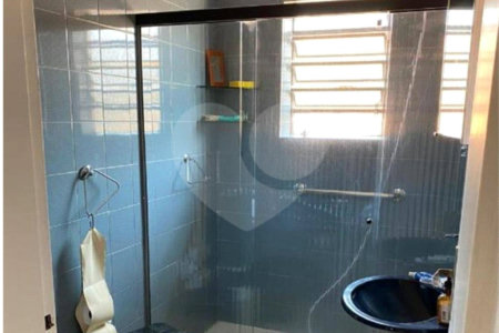 Sobrado à venda com 4 quartos, sendo 1 suíte, em Parque Jabaquara, São Paulo, SP