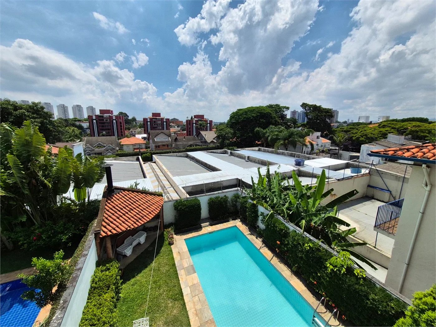 Casa de Vila à venda ou para alugar com 4 quartos, sendo 2 suítes,  em Jardim Leonor, São Paulo, SP