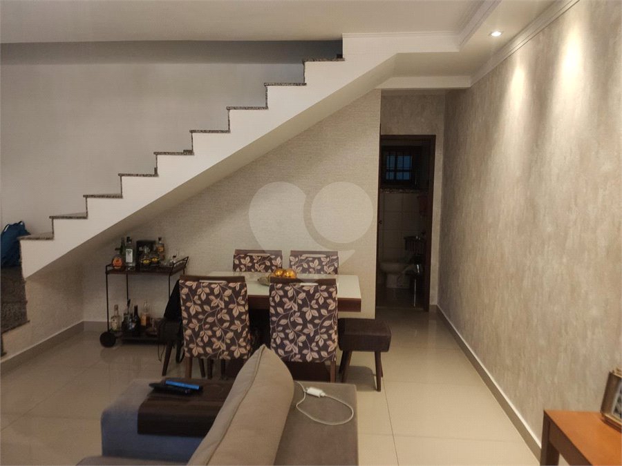 Casa à venda com 3 quartos, sendo 2 suítes, no condomínio Palmas, São Paulo - SP