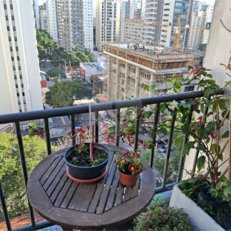 Apartamento à venda com 2 quartos, sendo 1 suíte, em Moema, São Paulo, SP