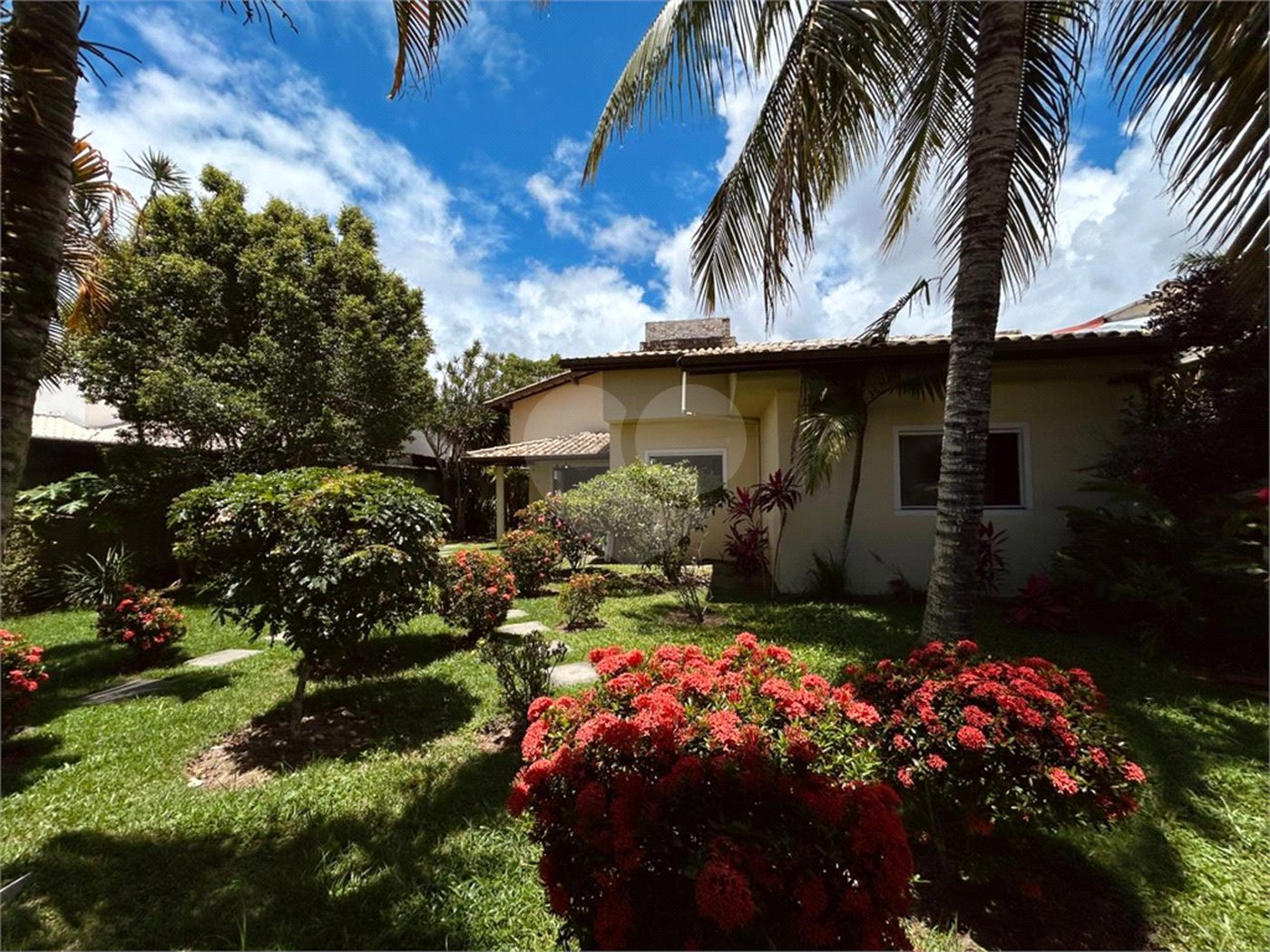 Casa à venda com 1 quarto, sendo 3 suítes,  em Outerio da Glória, Porto Seguro, BA