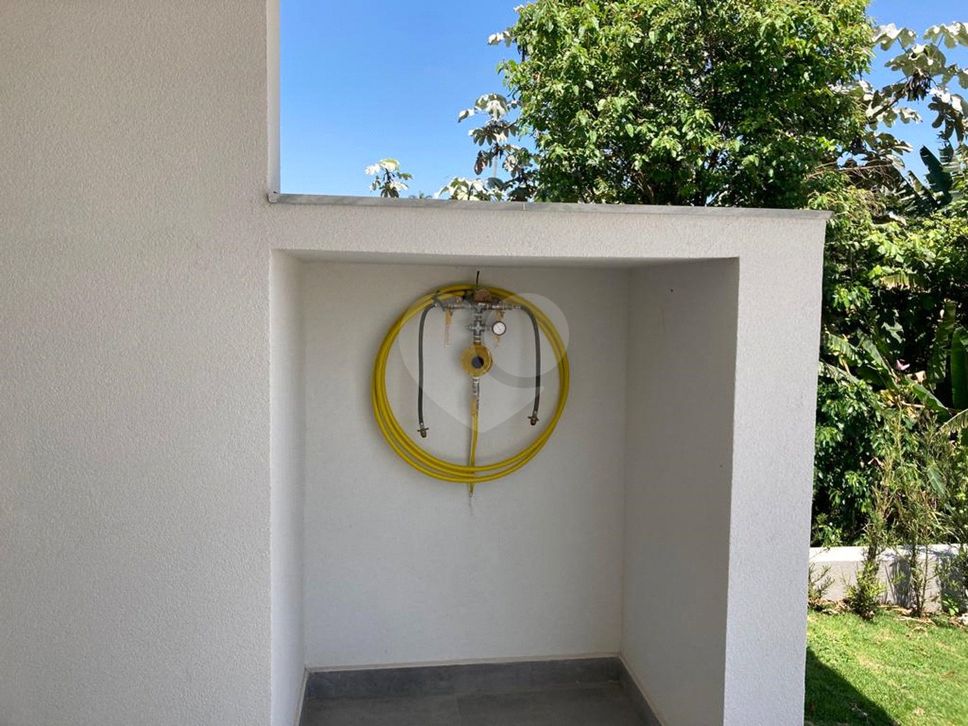 Casa à venda com 3 quartos, sendo 1 suíte,  no condomínio Monterey Ville, Mogi das Cruzes - SP