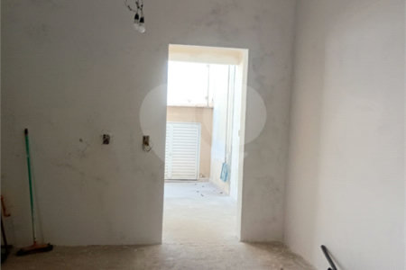 Casa à venda com 3 suítes no condomínio Residencial Jd. Floresta, São Paulo - SP