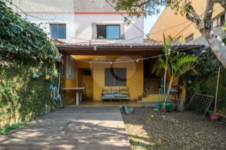 Sobrado à venda com 3 quartos, sendo 1 suíte, em Chácara Monte Alegre, São Paulo, SP