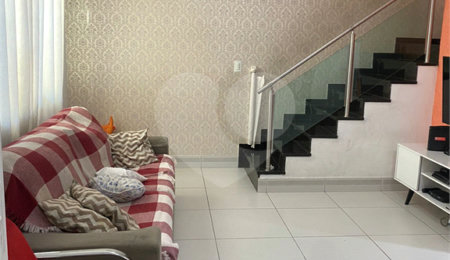 Casa à venda com 3 quartos, sendo 2 suítes,  no condomínio Ibarra, São Paulo - SP