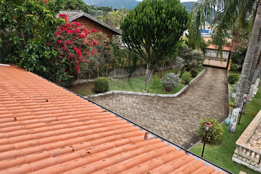 Casa à venda com 4 quartos, sendo 2 suítes,  em Country Residencial Felix, Bom Jesus dos Perdões, SP