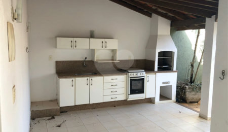 Casa à venda com 4 quartos, sendo 1 suíte,  em Vila Maria, Itapetininga, SP