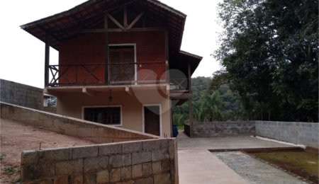 Sobrado à venda com 4 quartos, sendo 3 suítes,  em Serra da Cantareira, Mairiporã, SP