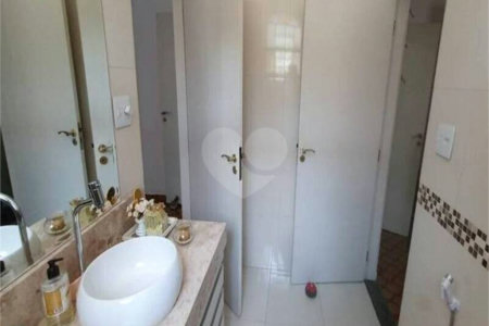Casa à venda com 3 quartos no condomínio Recanto Florido, Vinhedo - SP