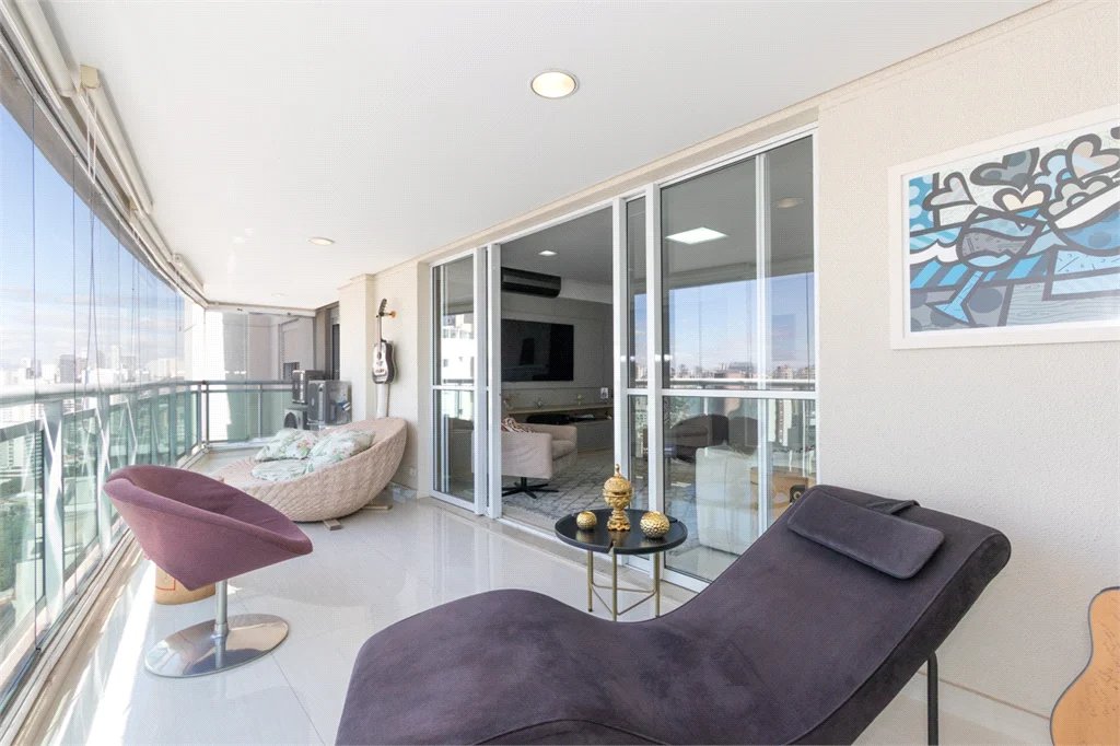 Apartamento à venda com 4 quartos, sendo 3 suítes,  em Vila Romana, São Paulo, SP