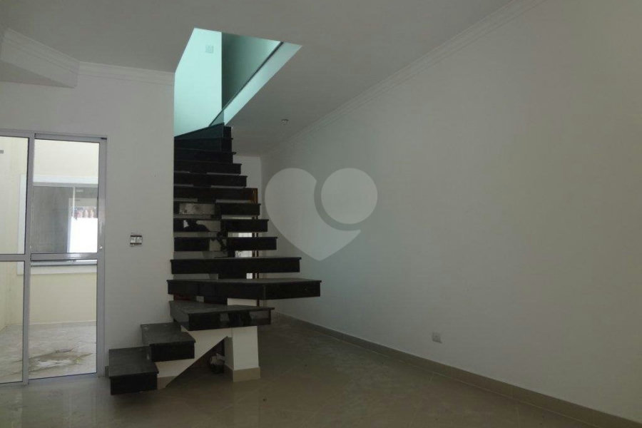 Sobrado à venda com 3 suítes em Vila Romero, São Paulo, SP