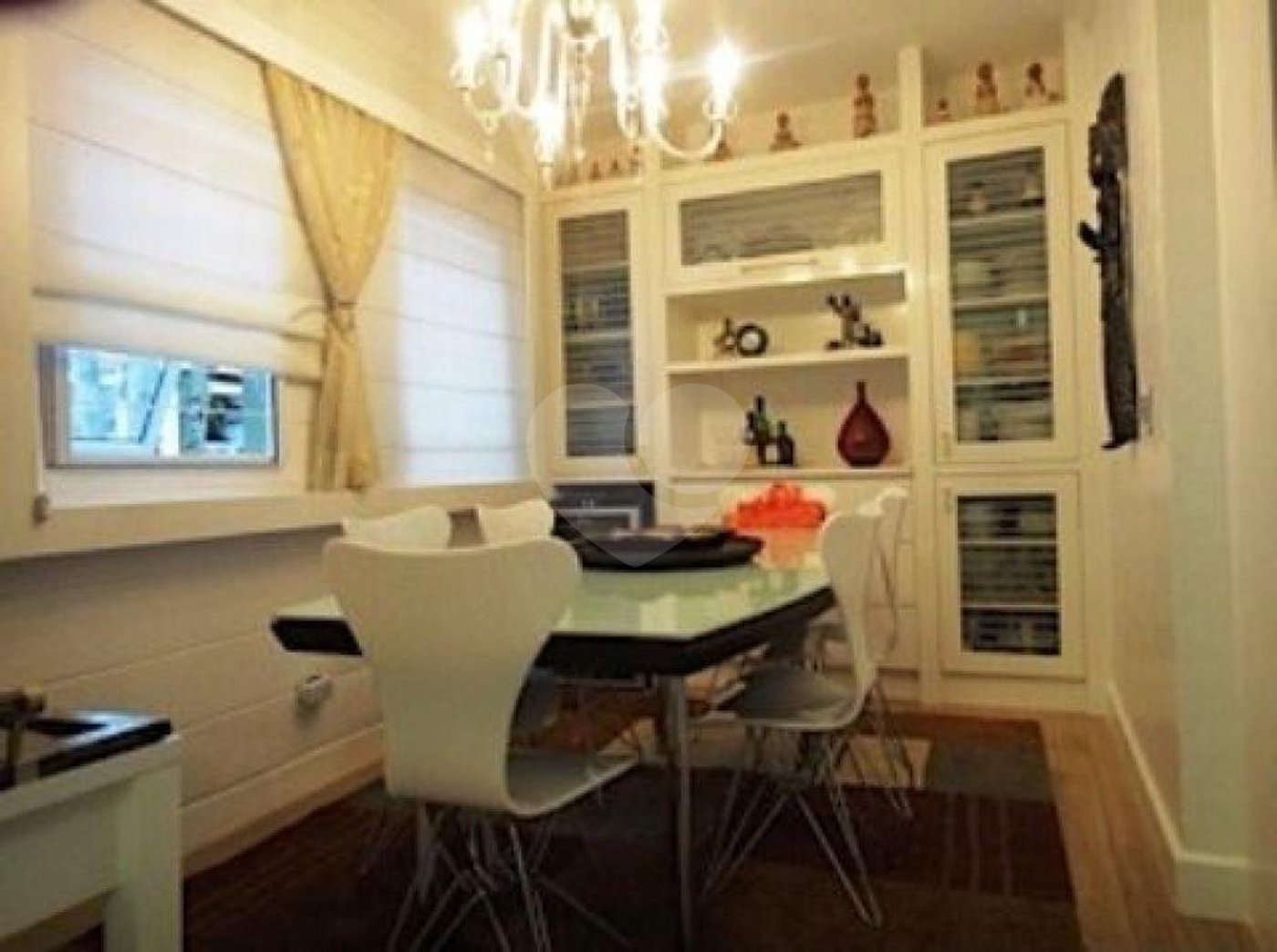 Casa à venda com 4 quartos, sendo 3 suítes, no condomínio Residencial Jardim Itatinga, São Paulo - SP