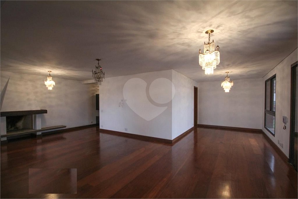 Apartamento à venda com 4 quartos, sendo 2 suítes,  em Real Parque, São Paulo, SP