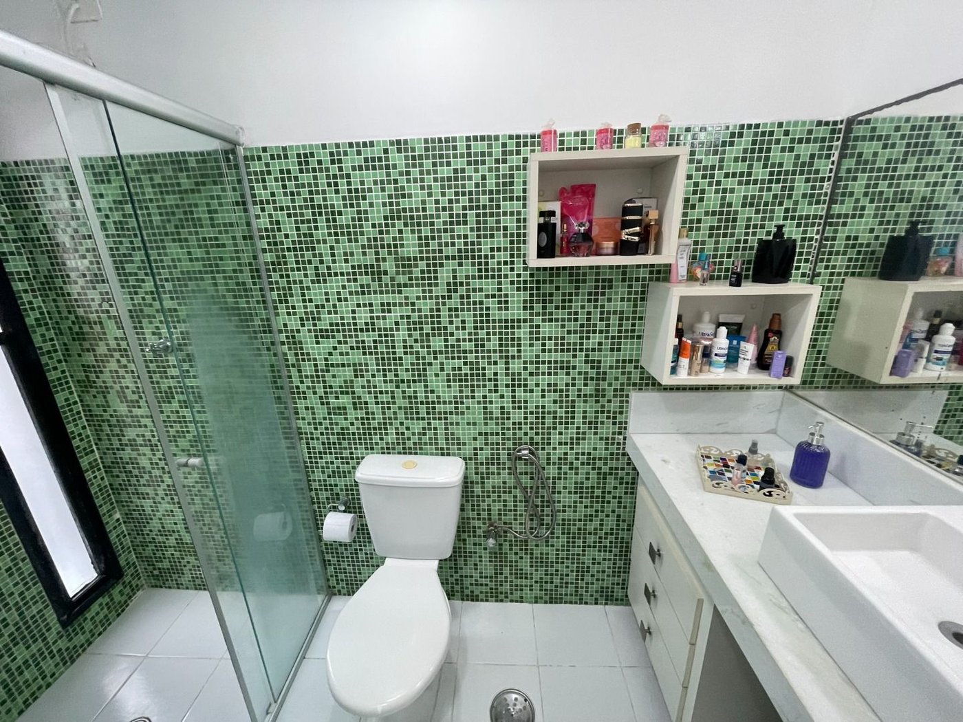 Apartamento 3 dormitórios com 2 suítes, 2 vagas demarcadas, no Embaré, Santos