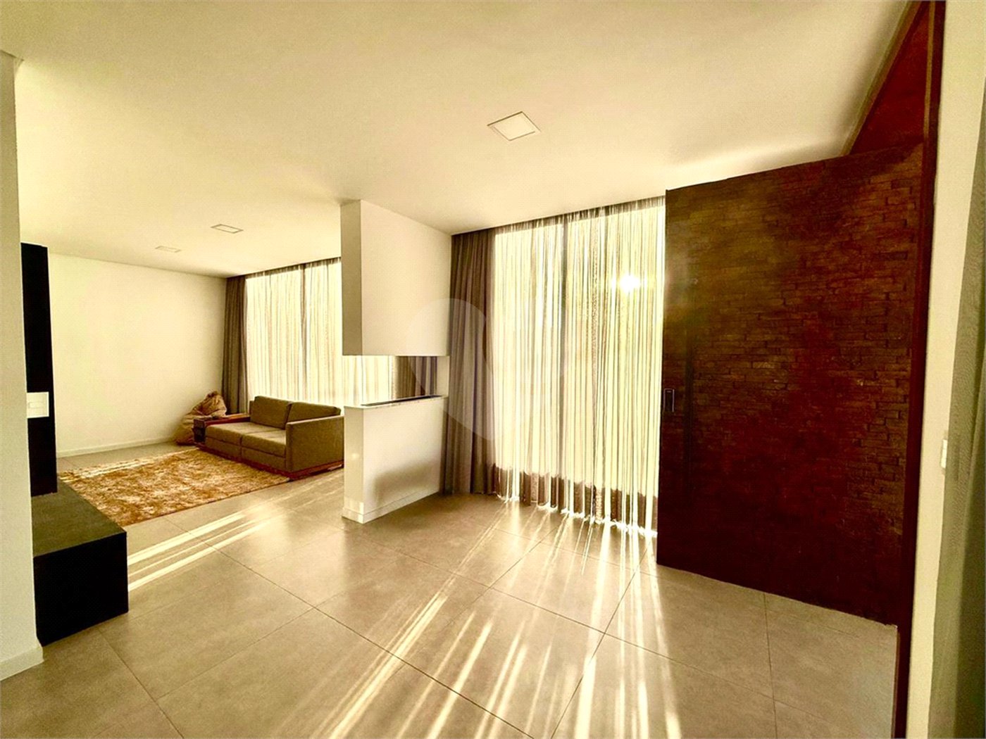 Casa à venda com 4 quartos, sendo 3 suítes, no condomínio Village Araçoiaba, Araçoiaba da Serra - SP