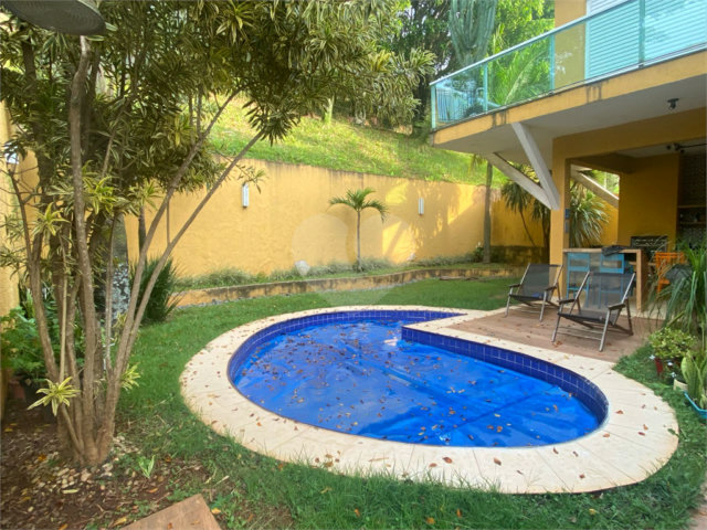 Casa à venda com 4 quartos, sendo 3 suítes,  no condomínio Quintas de São Fernando, Cotia - SP