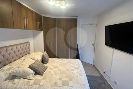 Casa à venda com 3 quartos, sendo 1 suíte, no condomínio Residencial Villagio Vitória, Guarulhos - SP