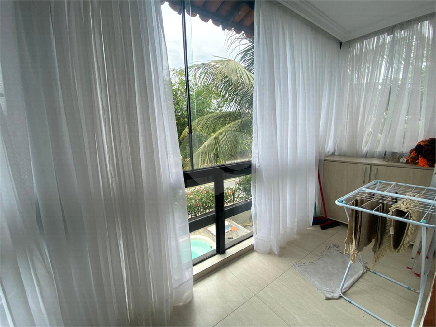 Casa em condomínio à venda com 2 quartos, sendo 1 suíte,  no Centro (mangue), Armação dos Búzios, RJ