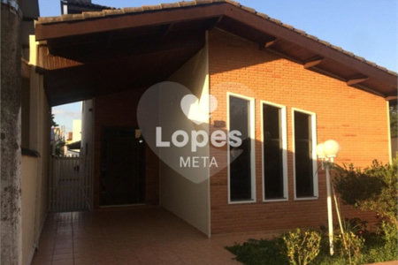 Casa à venda com 3 quartos, sendo 1 suíte, no condomínio Eldourado, São José dos Campos - SP