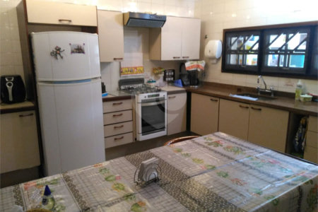 Casa à venda com 3 quartos, sendo 2 suítes,  em Vila Suissa, Mogi das Cruzes, SP