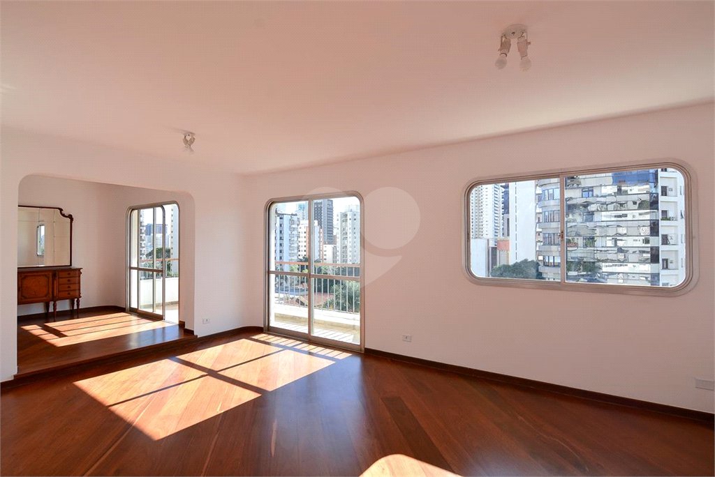 Apartamento à venda com 4 quartos, sendo 2 suítes,  em Brooklin Paulista, São Paulo, SP