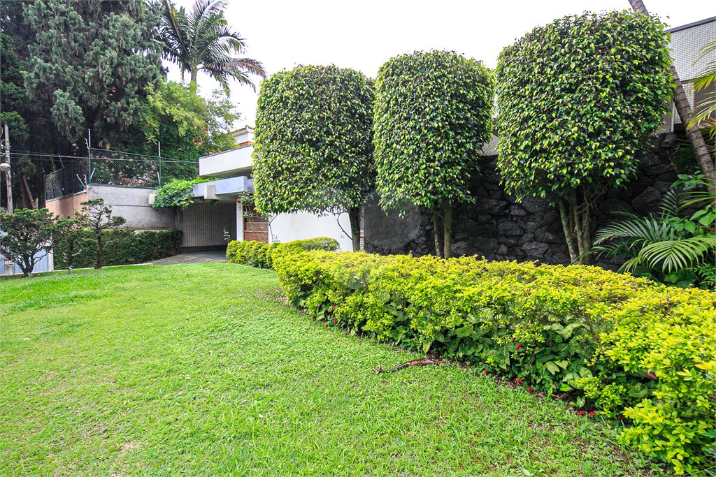 Casa Térrea à venda com 4 quartos, sendo 1 suíte, em Alto da Boa Vista, São Paulo, SP