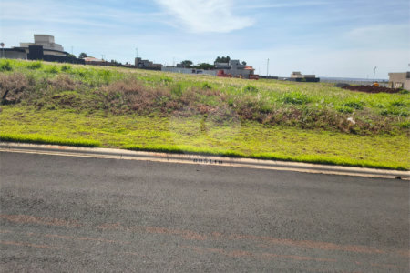 Terreno à venda no condomínio Riviera Village Cravinhos, Cravinhos - SP