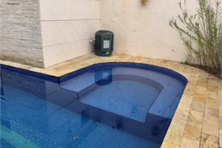 Casa à venda com 4 quartos, sendo 2 suítes,  no condomínio Casas de Windsor, São Paulo - SP