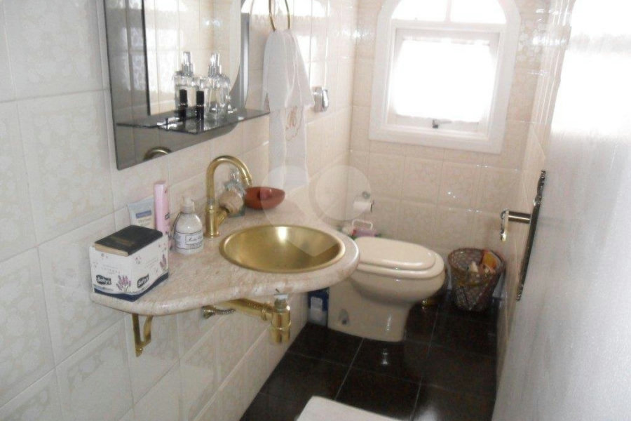 Sobrado à venda com 3 quartos, sendo 1 suíte, em Vila Romero, São Paulo, SP