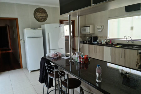 Casa à venda com 5 quartos, sendo 1 suíte, em Vila Lavínia, Mogi das Cruzes, SP