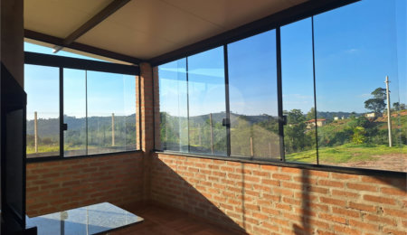 Chácara à venda com 4 quartos, sendo 2 suítes,  em Recanto das Acácias, São Roque, SP