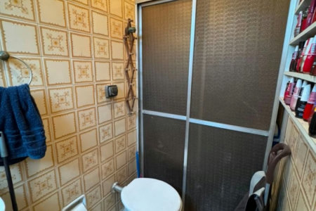 Apartamento com 2 dormitórios e suíte + dependência de serviço completa na Ponta da Praia – Localização privilegiada próximo à Praça Dino Bueno