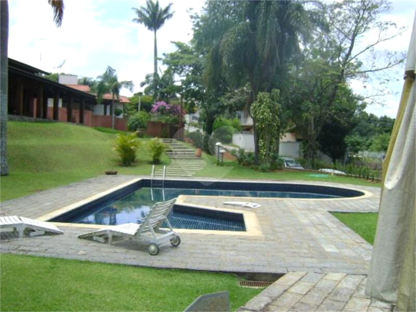 Casa à venda com 5 quartos, sendo 3 suítes, no condomínio Estância Marambaia, Vinhedo - SP