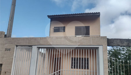 Sobrado à venda com 3 quartos, sendo 2 suítes,  em Vila Suissa, Mogi das Cruzes, SP
