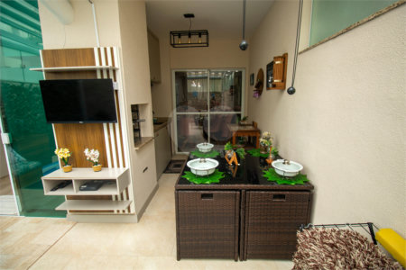Casa à venda com 3 quartos, sendo 1 suíte, no condomínio Village Christian, São Roque - SP